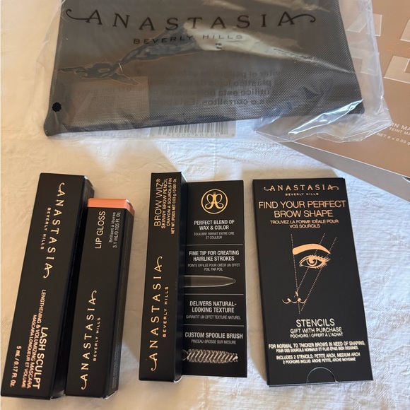 Anastasia Beverly Hills Brow and Lip Collection - Picture 4 of 9